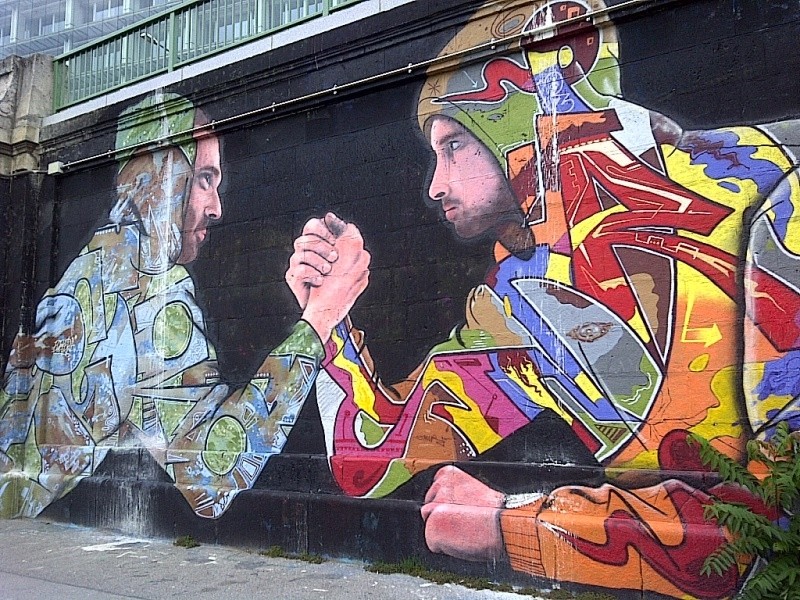 Arm wrestler grafitti on Donaukanal, Vienna, 2014